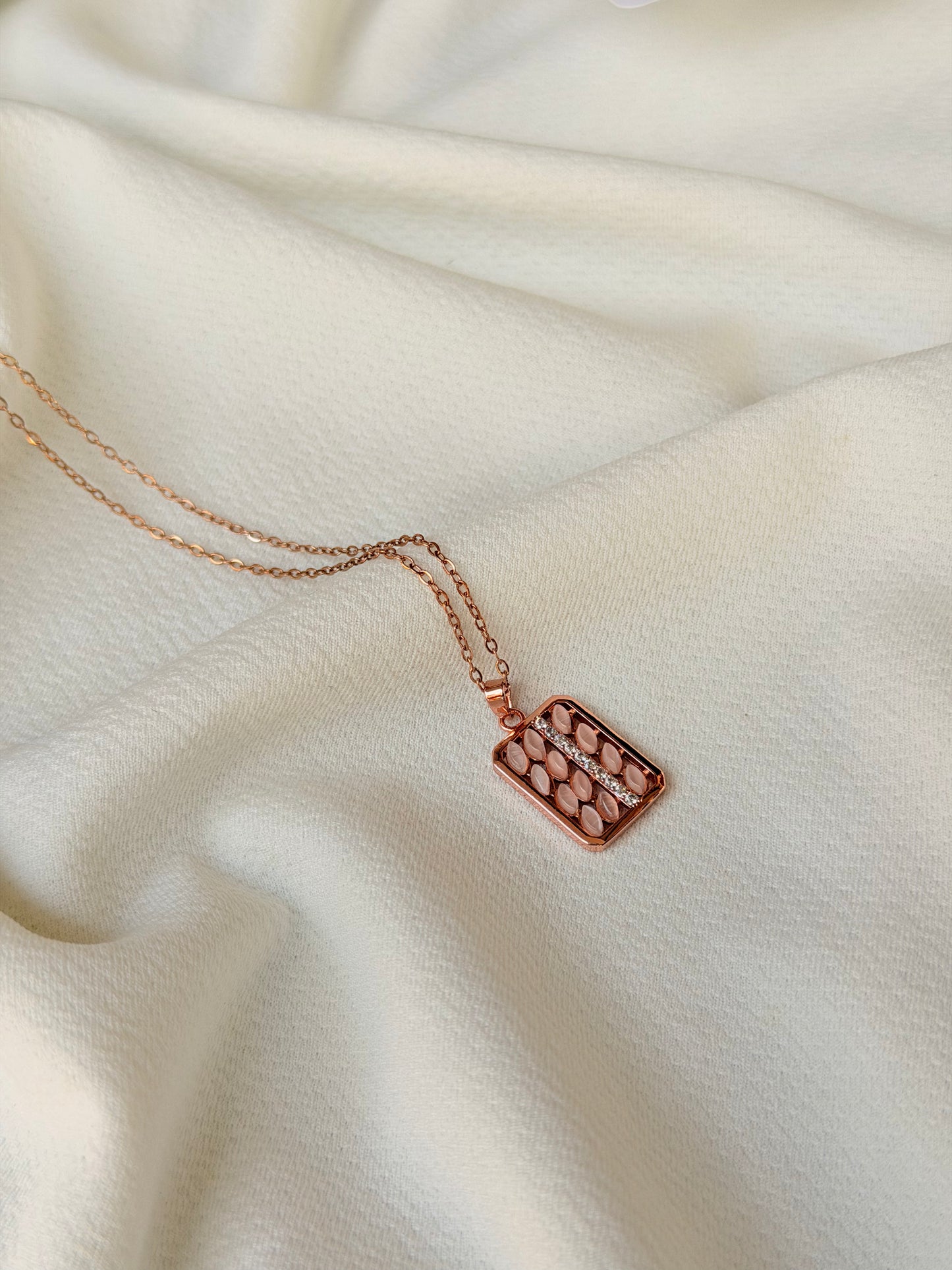 Geometric Rosegold Antitarnish Chain Pendant
