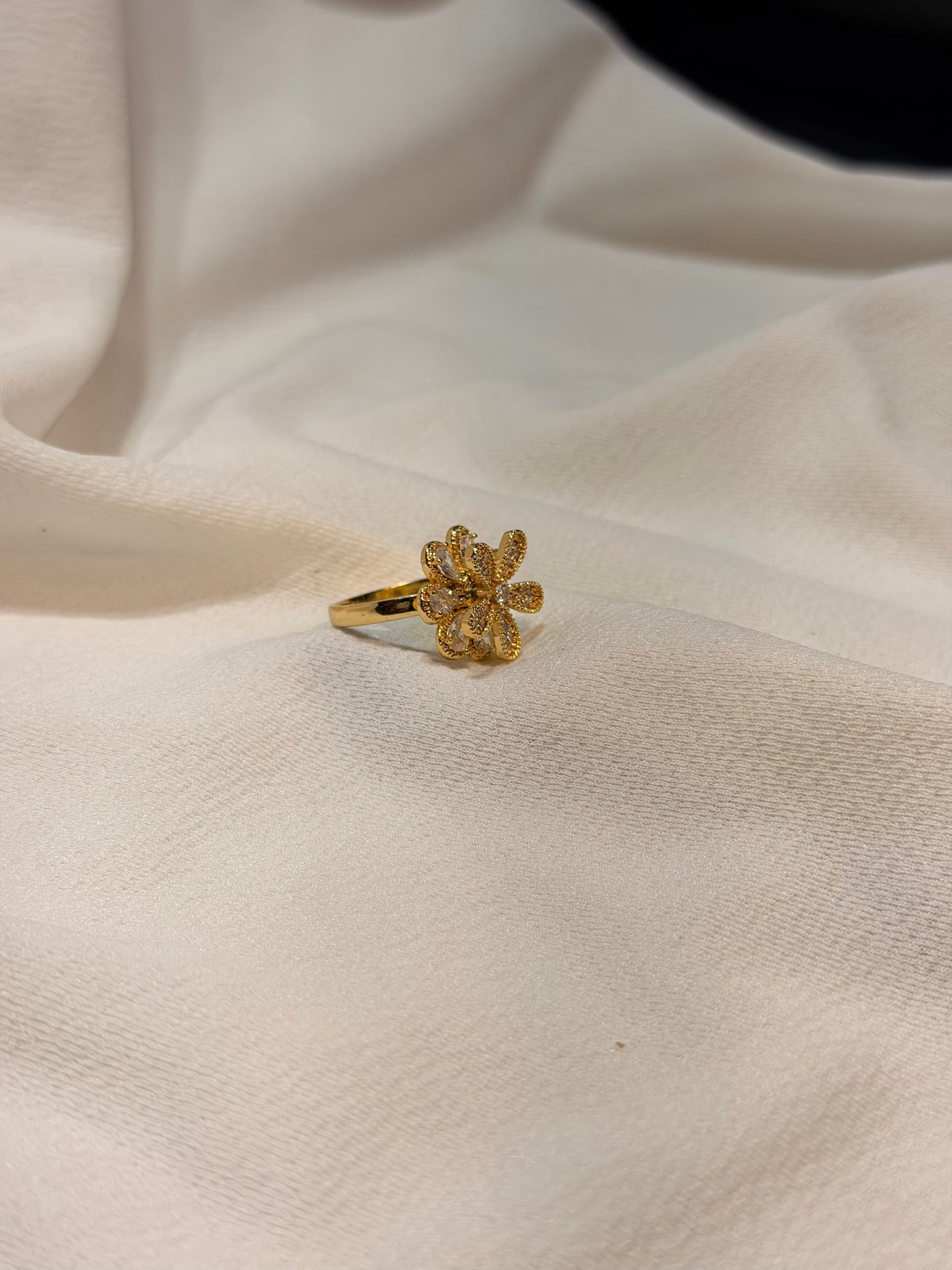 Clover Hover Gold-plated Adjustable Spinner Ring