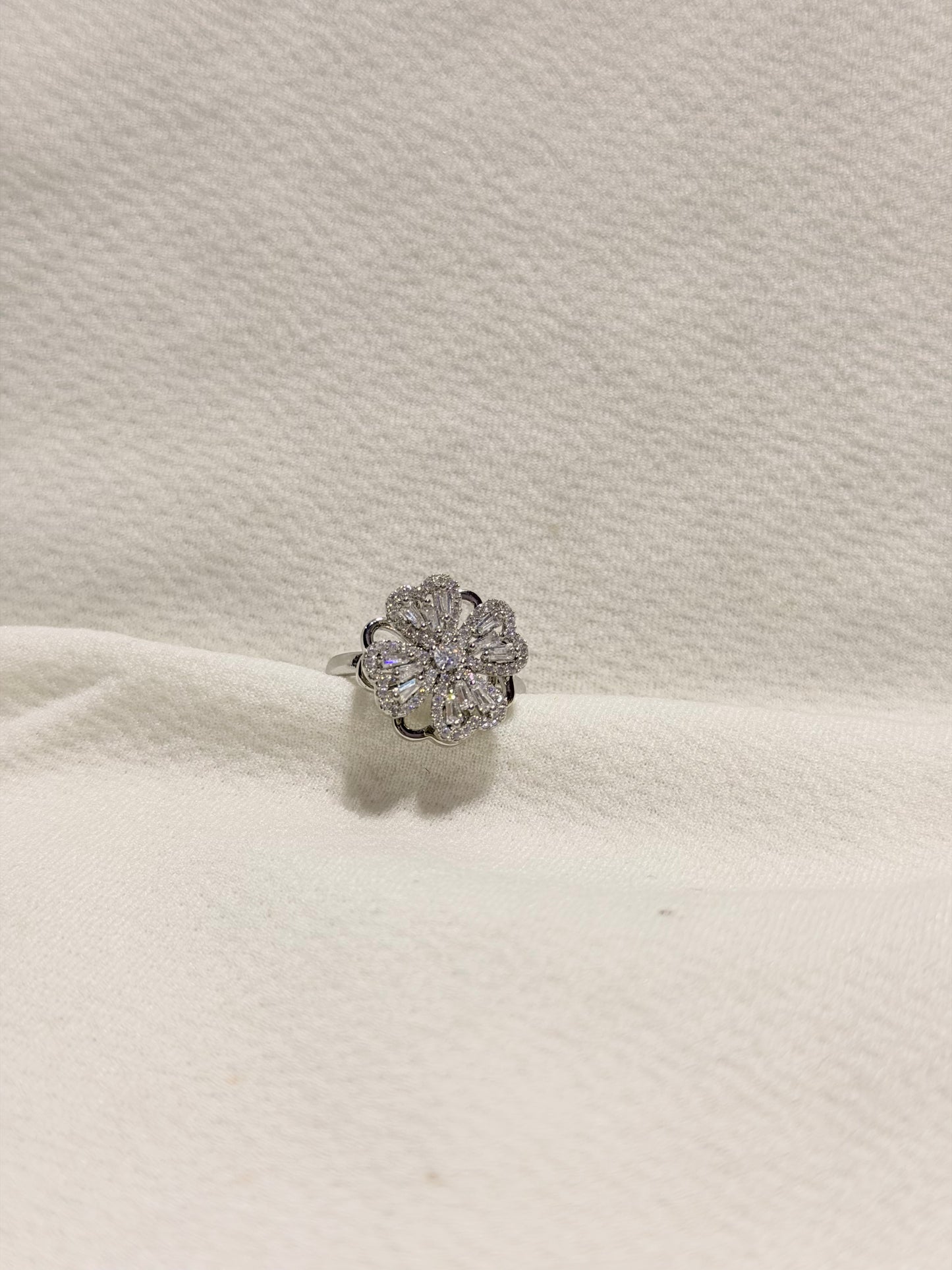 Floral-shaped Spinner silver Ring
