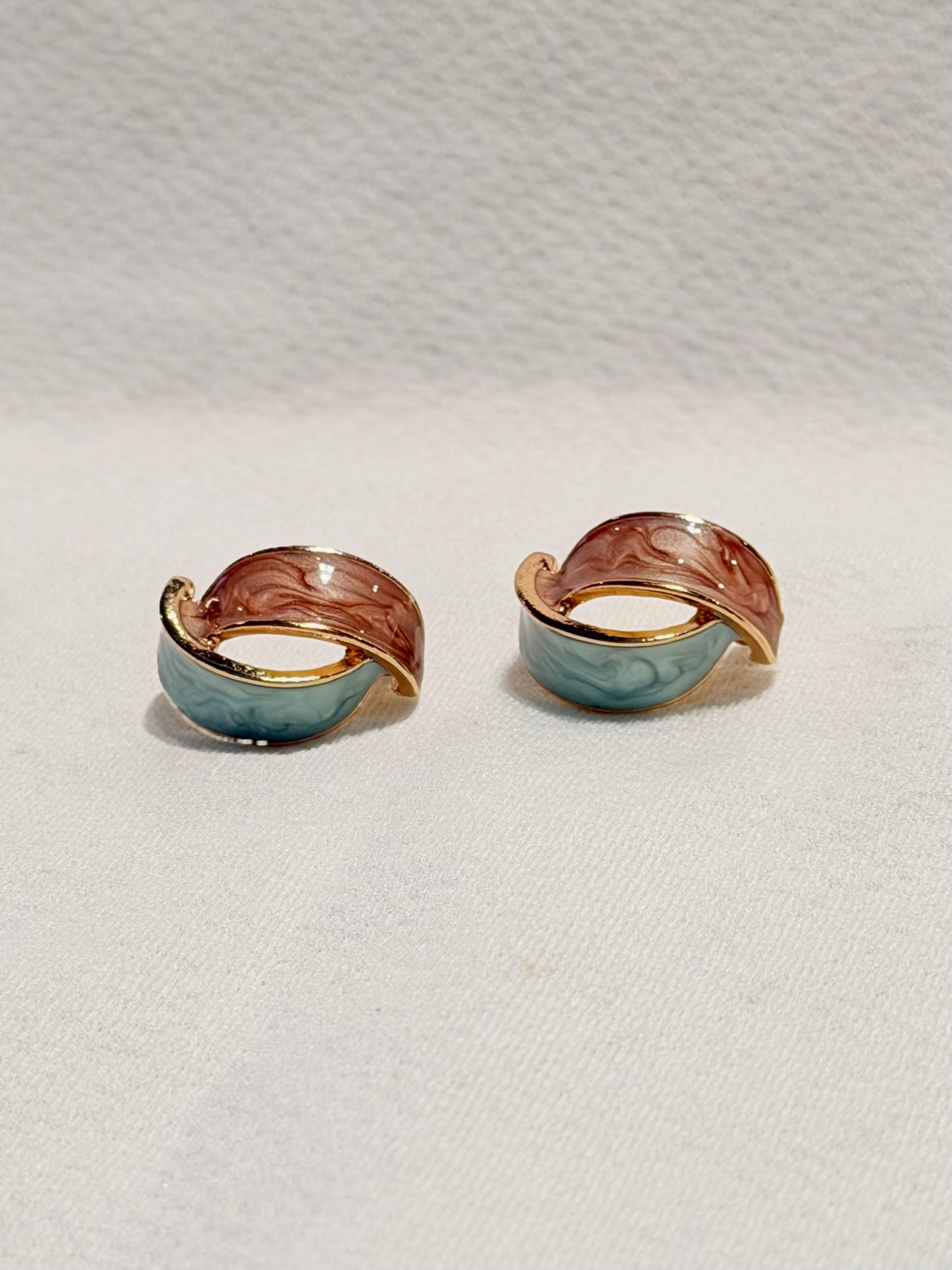 Enamel Arc Stud Earring