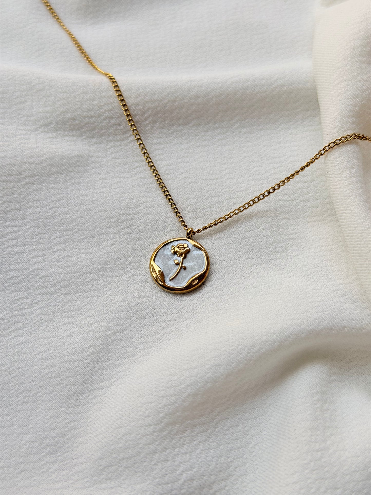 Mother-of-Pearl Inlay Gold Plated Rosegold Antitarnish Stainless Steel Chain Pendant