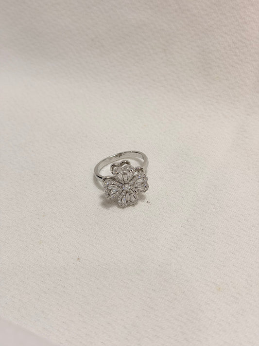 Floral-shaped Spinner silver Ring