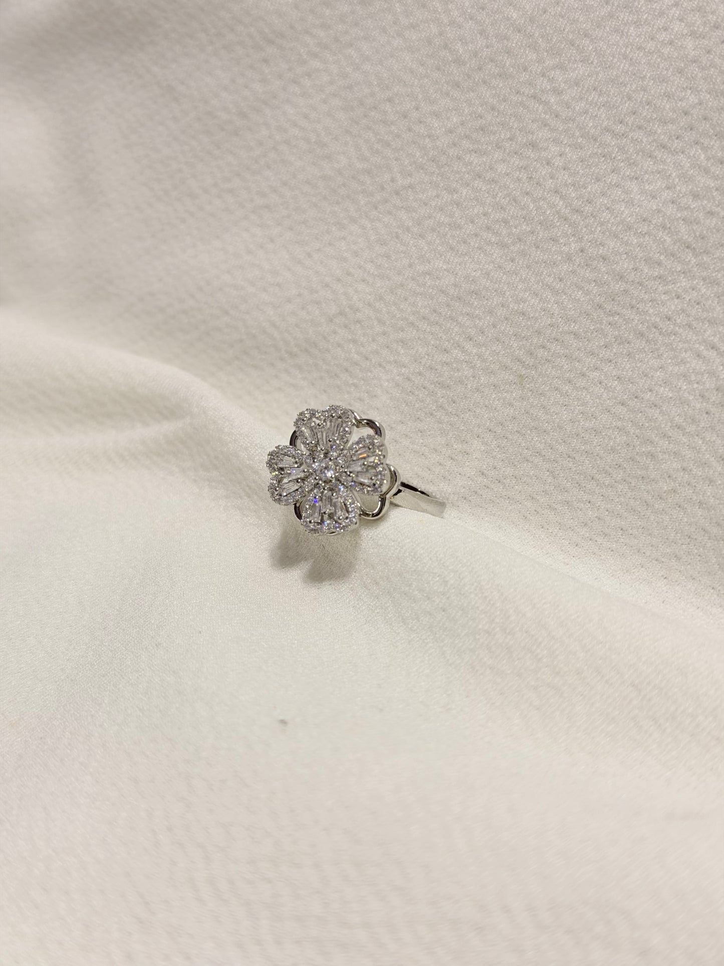 Floral-shaped Spinner silver Ring