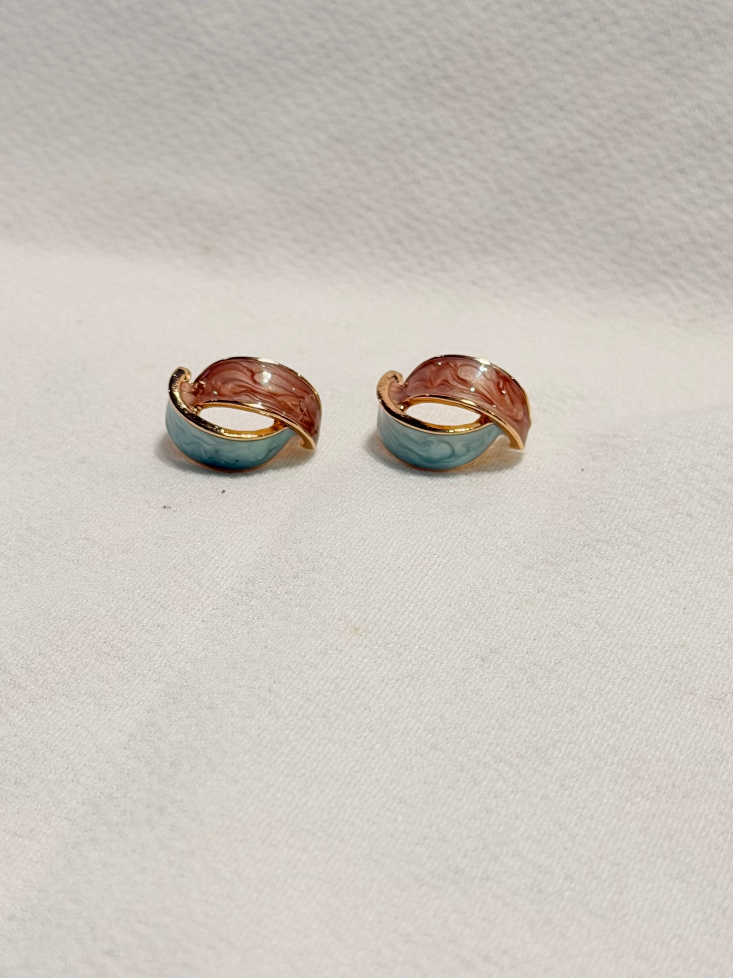 Enamel Arc Stud Earring
