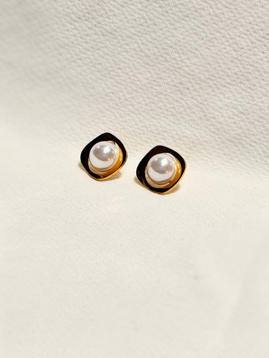 Pearl Stud Earring