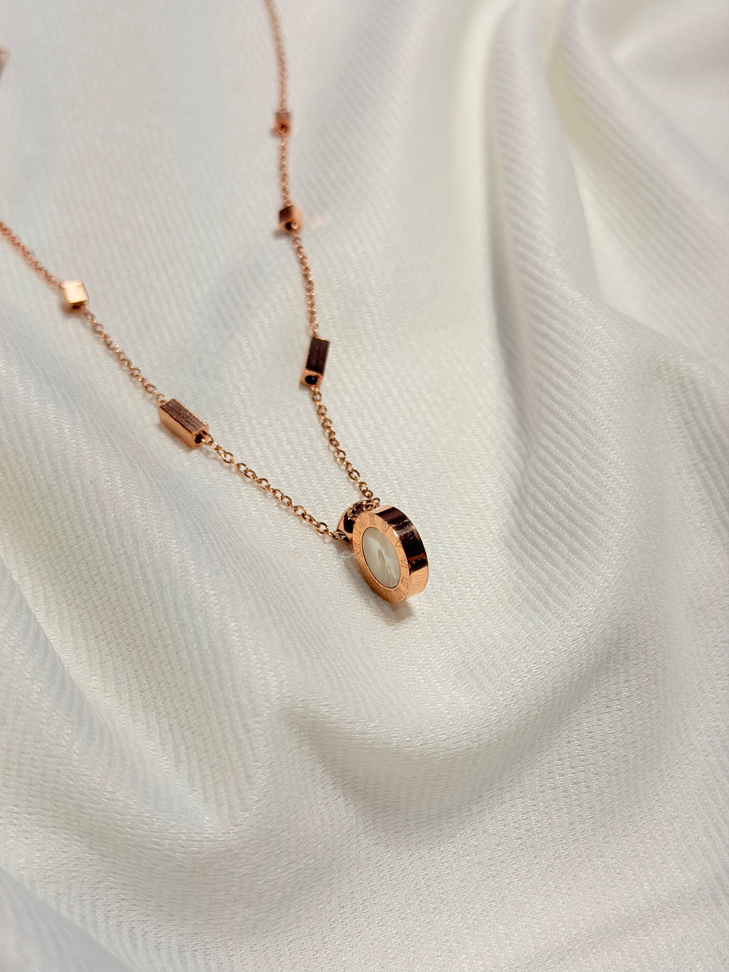 Two-side Wear Roman Numeral RG Chain Pendant