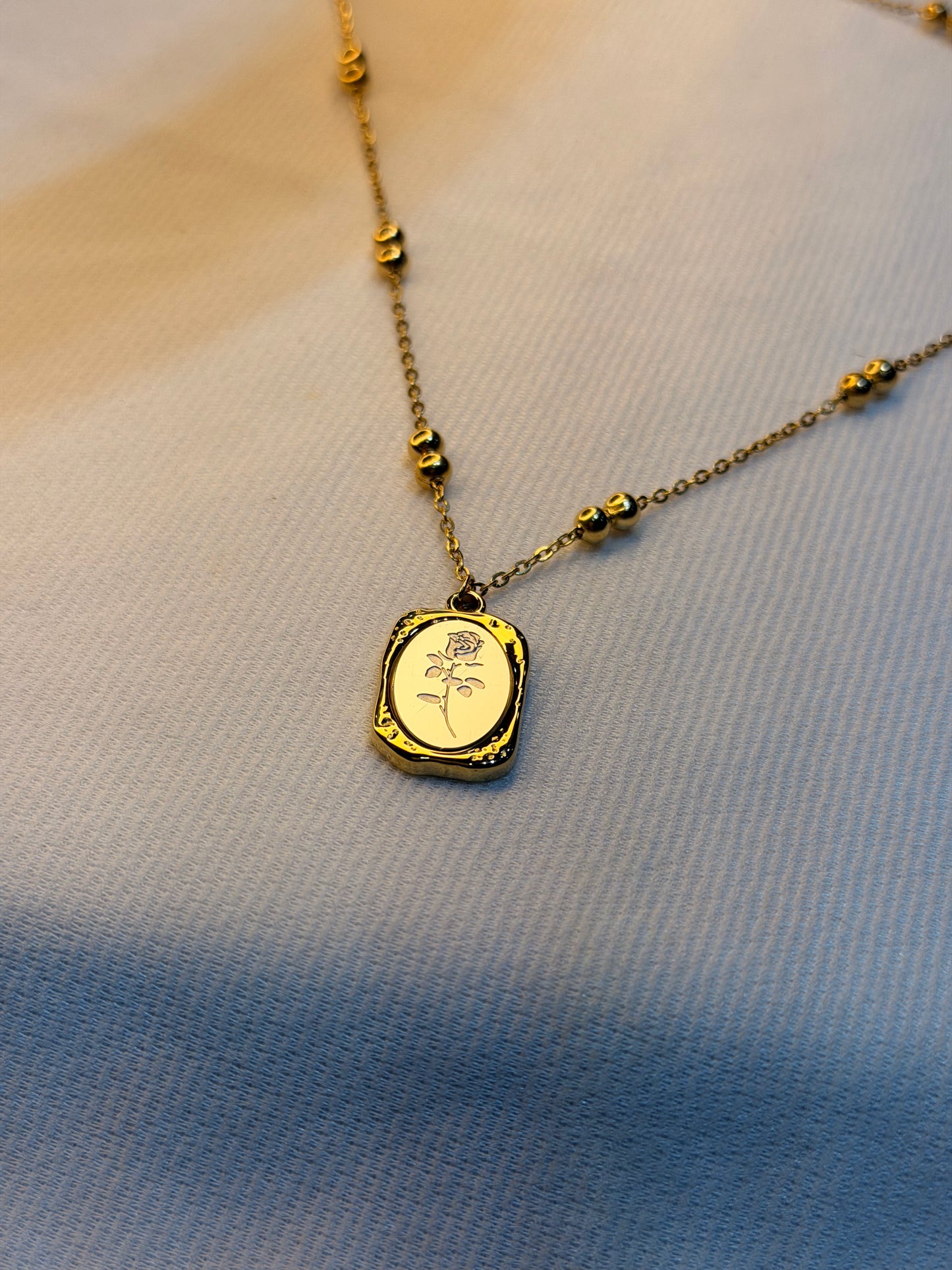 Rose Motif Golden Stainless Steel anti Tarnish Chain Pendant