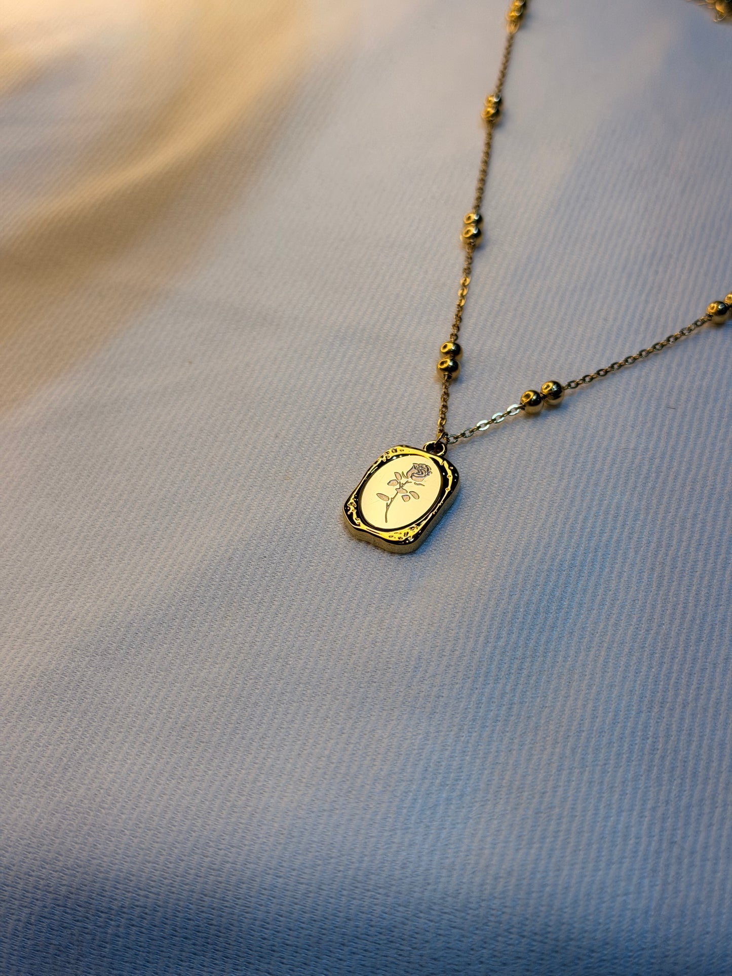 Rose Motif Golden Stainless Steel anti Tarnish Chain Pendant