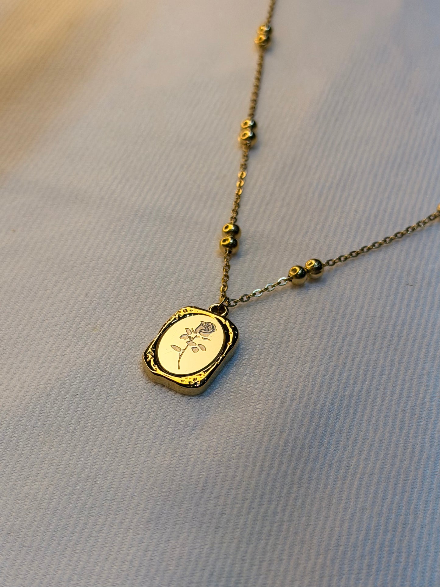 Rose Motif Golden Stainless Steel anti Tarnish Chain Pendant