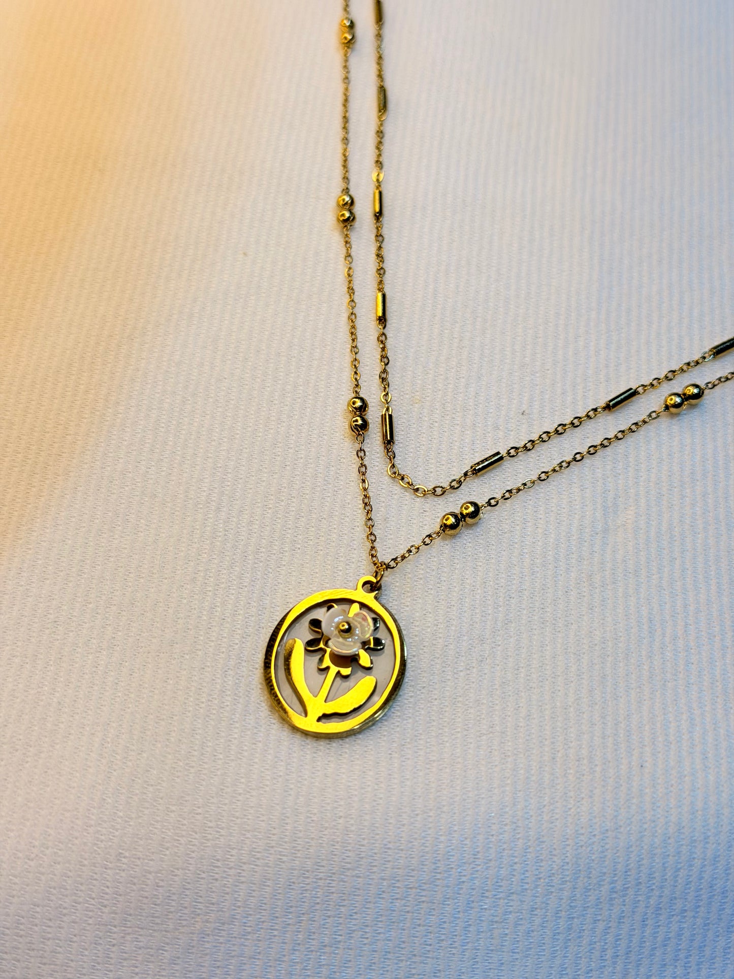 Multi-layered chain with stylized Floral Pendant